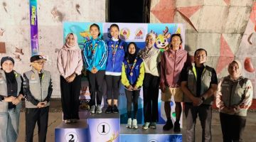 Gubernur NTB bersama Sekda NTB menyapa Ketua FPTI NTB Nadirah Al-Habsyi, panitia, dan para atlet saat meninjau langsung pertandingan cabang olahraga Panjat Tebing pada ajang Porprov XII NTB 2026.
