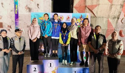 Gubernur NTB dan Sekda NTB menyapa Ketua FPTI NTB Nadirah Al-Habsyi serta atlet Panjat Tebing saat meninjau pertandingan Porprov XII NTB 2026 di Mataram.