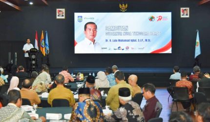 Gubernur NTB Lalu Muhamad Iqbal saat menghadiri pelantikan DEKOPINWIL NTB dan menyampaikan tantangan penguatan tata kelola koperasi.