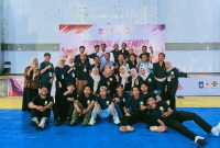 Ketua Panitia beserta anggota panitia, Pengurus Provinsi Persaudaraan Shorinji Kempo Indonesia (PERKEMI) NTB, dan jajaran wasit berfoto bersama usai sukses menyelenggarakan cabang olahraga Shorinji Kempo pada Pekan Olahraga Provinsi (Porprov) XII NTB 2026 di Kabupaten Lombok Tengah, Rabu (22/7/2026).