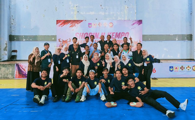 Ketua Panitia beserta anggota panitia, Pengurus Provinsi Persaudaraan Shorinji Kempo Indonesia (PERKEMI) NTB, dan jajaran wasit berfoto bersama usai sukses menyelenggarakan cabang olahraga Shorinji Kempo pada Pekan Olahraga Provinsi (Porprov) XII NTB 2026 di Kabupaten Lombok Tengah, Rabu (22/7/2026).