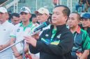 Gubernur NTB Dr. H. Lalu Muhamad Iqbal didampingi Sekda NTB Abul Chair, Ketua KONI NTB H. Mori Hanafi, Wali Kota Mataram H. Mohan Roliskana, serta para kepala daerah saat menutup secara resmi Porprov XII NTB 2026 di GOR Turide, Kota Mataram.