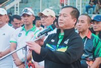 Gubernur NTB Dr. H. Lalu Muhamad Iqbal didampingi Sekda NTB Abul Chair, Ketua KONI NTB H. Mori Hanafi, Wali Kota Mataram H. Mohan Roliskana, serta para kepala daerah saat menutup secara resmi Porprov XII NTB 2026 di GOR Turide, Kota Mataram.