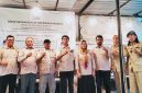 Ketua DPW TMI NTB Haerul AR menyerahkan surat mandat Kepada Ketua DPD Tani Merdeka Indonesia Kabupaten Lombok Timur, Lombok Tengah, dan Lombok Barat sebagai langkah memperkuat Organisasi hingga tingkat Kecamatan dan Desa.