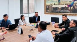 Bupati Sumbawa Ir. H. Syarafuddin Jarot bersama jajaran Pemerintah Kabupaten Sumbawa saat melakukan audiensi dengan manajemen PT NAM Air di Jakarta membahas peluang pembukaan rute penerbangan menuju Bandara Sultan Muhammad Kaharuddin III Sumbawa.