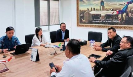Bupati Sumbawa Syarafuddin Jarot audiensi dengan NAM Air bahas pembukaan rute penerbangan baru menuju Bandara Sultan Muhammad Kaharuddin III Sumbawa.