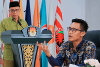 Ketua KPU Provinsi NTB Muhammad Khuwailid membuka Forum Konsultasi Publik Evaluasi Standar Pelayanan di Kantor KPU NTB sebagai upaya meningkatkan kualitas tujuh layanan Publik.