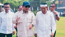 Presiden Prabowo Subianto didampingi Gubernur Jawa Barat Dedi Mulyadi saat melakukan kunjungan kerja.