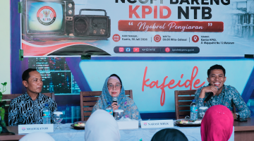 Korbid Kelembagaan KPID NTB, A. Rachman Chavez, menyampaikan materi tentang kewenangan KPID dalam kegiatan