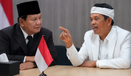 Kolase foto Prabowo Subianto dan Dedi Mulyadi terkait hasil survei elektabilitas calon presiden terbaru SMRC tahun 2026.