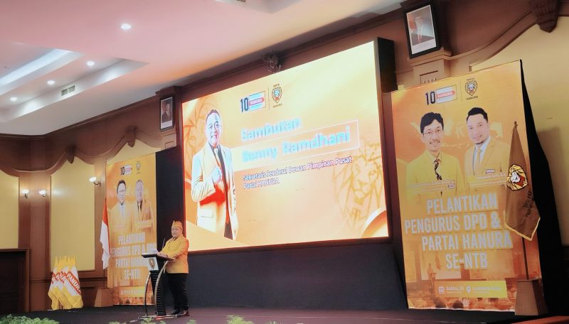 Sekretaris Jenderal DPP Partai Hanura Benny Rhamdani menyampaikan 7 Pesan Ketua Umum DPP Partai Hanura Oesman Sapta Odang (OSO) kepada pengurus DPD Hanura NTB dan DPC Hanura se-NTB saat pelantikan di Ballroom Rinjani Lombok Raya Hotel, Mataram.