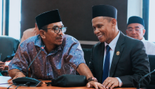 Anggota Komisi IV DPRD NTB berdialog dengan Kepala Dinas PUPRPKP NTB Lalu Kusuma Wijaya dalam Rapat Dengar Pendapat (RDP) membahas rendahnya serapan anggaran, progres proyek Jalan Lenangguar-Lunyuk, serta evaluasi pembangunan infrastruktur di Provinsi NTB.