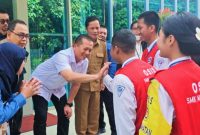 Gubernur NTB Lalu Muhamad Iqbal saat mengunjungi SMK Mitra Industri MM2100 di Kabupaten Bekasi untuk Mempelajari Penerapan konsep Link and Match antara SMK dan dunia Industri guna menekan Pengangguran lulusan SMK di NTB.
