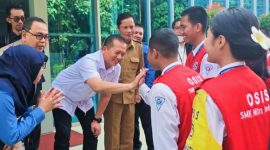 Gubernur NTB Lalu Muhamad Iqbal saat mengunjungi SMK Mitra Industri MM2100 di Kabupaten Bekasi untuk Mempelajari Penerapan konsep Link and Match antara SMK dan dunia Industri guna menekan Pengangguran lulusan SMK di NTB.