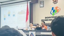 Kepala BPS Provinsi NTB, Dr. Drs. Wahyudin, M.M., menyampaikan Berita Resmi Statistik (BRS) mengenai pertumbuhan ekonomi NTB Triwulan II Tahun 2026 di Mataram, Rabu (5/8/2026).