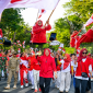 Wakil Gubernur NTB Hj. Indah Dhamayanti Putri (Umi Dinda) bersama Puluhan Ribu Warga Mengikuti Gerakan Pembagian Bendera Merah Putih di Jalan Pejanggik, Kota Mataram, dalam rangka menyambut HUT Ke-81 Kemerdekaan Republik Indonesia.