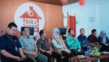 Kepala DPMPTSP NTB H. Irnadi Kusuma, Kepala Disperindag NTB H. Lalu Wiranata, Ketua Dekranasda NTB Hj. Sinta M. Iqbal, Kepala Dinas Kominfo NTB Dr. H. Ahsanul Khalik, Serta Sejumlah Kepala OPD dan Perwakilan terkait saat Menghadiri Press Release Capaian Realisasi Investasi NTB Triwulan II dan Semester I Tahun 2026 di Bale Kita Mataram.