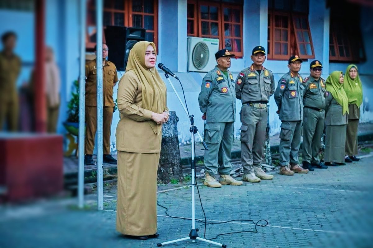 Wakil Gubernur NTB Indah Dhamayanti Putri Saat Memimpin Apel Kedisiplinan Jajaran Satpol PP Provinsi NTB di Mataram, Senin (10/8/2026).
