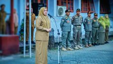 Wakil Gubernur NTB Indah Dhamayanti Putri Saat Memimpin Apel Kedisiplinan Jajaran Satpol PP Provinsi NTB di Mataram, Senin (10/8/2026).