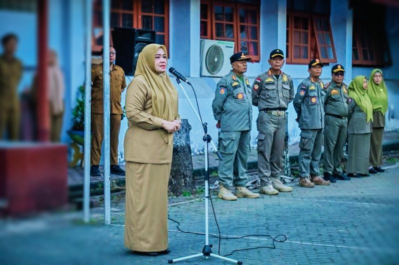 Wakil Gubernur NTB Indah Dhamayanti Putri Saat Memimpin Apel Kedisiplinan Jajaran Satpol PP Provinsi NTB di Mataram, Senin (10/8/2026).