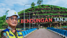 Menteri PU Dody Hanggodo dan Bendungan Tanju di Kabupaten Dompu, NTB, yang Dibangun Dengan Anggaran Sekitar Rp124 Miliar untuk Mendukung Irigasi dan Pertanian.