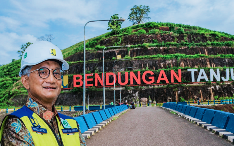 Menteri PU Dody Hanggodo dan Bendungan Tanju di Kabupaten Dompu, NTB, yang Dibangun Dengan Anggaran Sekitar Rp124 Miliar untuk Mendukung Irigasi dan Pertanian.