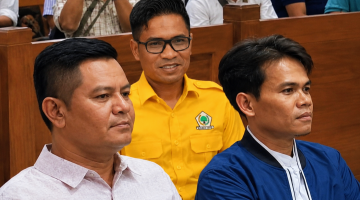 Tiga Anggota DPRD NTB, Acip, IJU dan Hamdan, dalam Persidangan Perkara Kasus Gratifikasi di Pengadilan Tipikor Mataram.