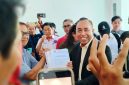Mori Hanafi Bersama Ratusan Pendukung saat Mendaftarkan Diri dan Menyerahkan Berkas Pendaftaran Serta Uang Pendaftaran di Kantor KONI NTB Sebagai Bakal Calon Ketua KONI NTB Periode 2026-2030.