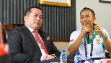 Mori Hanafi saat Menyampaikan Tanggapan Terkait Wacana Gubernur NTB Lalu Muhamad Iqbal ikut dalam Bursa Pencalonan Ketua KONI NTB periode 2026-2030.