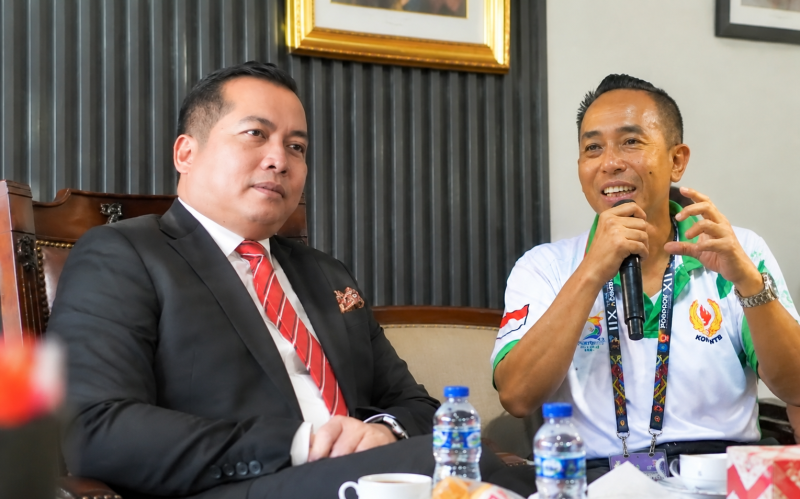 Mori Hanafi saat Menyampaikan Tanggapan Terkait Wacana Gubernur NTB Lalu Muhamad Iqbal ikut dalam Bursa Pencalonan Ketua KONI NTB periode 2026-2030.