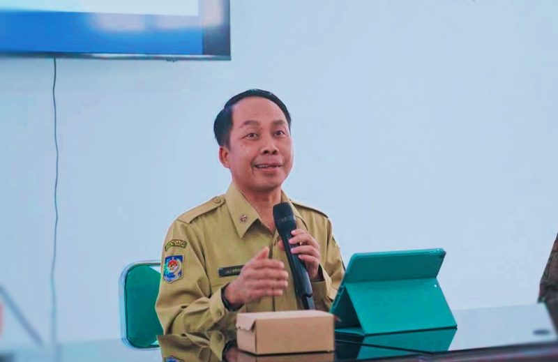 Kepala Disperindag NTB H. Lalu Wiranata Mendampingi Kunjungan kerja Plh. Dirjen IKMA Kementerian Perindustrian RI dalam Pertemuan dengan Tim Reses Komisi VII DPR RI di Kantor Gubernur NTB.