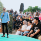 Pimpinan DPRD NTB Lalu Wirajaya Saat Menyampaikan Sambutan di Pertunjukan Seni dan Budaya NTB di Jakarta.