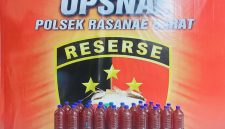 Barang Bukti 24 Botol Besar Miras Jenis Brem Tampa Izin Edar yang Diamankan Polisi di Kota Bima.