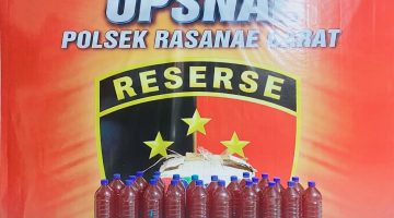 Barang Bukti 24 Botol Besar Miras Jenis Brem Tampa Izin Edar yang Diamankan Polisi di Kota Bima.