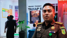 Enam Tersangka Kasus Dugaan Korupsi Pengadaan Masker Covid-19 Menjalani Proses Tahap II setelah Berkas Perkara Dinyatakan P-21 dan Kini Menjadi Tahanan Kota.