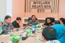 Suasana Rapat Koordinasi di Kantor Kejaksaan Tinggi (Kejati) NTB, Mataram, Membahas Pemetaan Potensi Ancaman Terorisme, Paham Radikal, dan Penanganan Radikalisasi Anak.