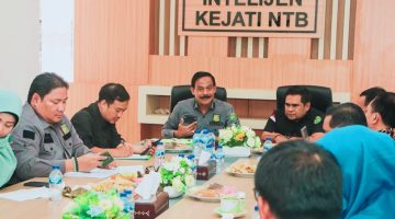 Suasana Rapat Koordinasi di Kantor Kejaksaan Tinggi (Kejati) NTB, Mataram, Membahas Pemetaan Potensi Ancaman Terorisme, Paham Radikal, dan Penanganan Radikalisasi Anak.