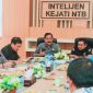 Suasana Rapat Koordinasi di Kantor Kejaksaan Tinggi (Kejati) NTB, Mataram, Membahas Pemetaan Potensi Ancaman Terorisme, Paham Radikal, dan Penanganan Radikalisasi Anak.