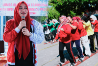 Wakil Gubernur NTB Indah Dhamayanti Putri Membuka Lomba Olahraga Tradisional Antar-OPD Dalam Rangkaian HUT ke-81 Republik Indonesia di Mataram.