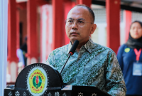 Dekan FHISIP Universitas Mataram Dr. Lalu Wira Pria Suhartana Saat Memberikan Sambutan Dalam Kegiatan PKKMB FHISIP Unram Tahun Akademik 2026/2027.