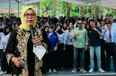 Ketua IKA Unram Sekaligus Ketua DPRD NTB Hj Baiq Isvie Rupaeda Saat Berbagi Pengalaman dan Motivasi Kepada Mahasiswa Baru FHISIP Universitas Mataram.