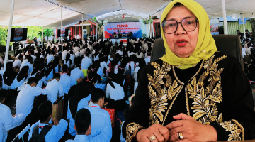 Ketua IKA Unram Sekaligus Ketua DPRD NTB Hj Baiq Isvie Rupaeda Menyampaikan Pesan Kepada Mahasiswa Dalam Kegiatan PKKMB FHISIP Universitas Mataram.
