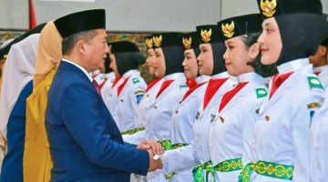 Gubernur NTB Lalu Muhamad Iqbal saat Mengukuhkan 28 Anggota Paskibraka Tingkat Provinsi NTB Tahun 2026 di Aula Pendopo Gubernur NTB, Mataram.