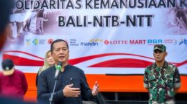 Gubernur NTB Lalu Muhamad Iqbal Didampingi Wakil Gubernur NTB Hj. Indah Dhamayanti Putri atau Akrab Disapa Umi Dinda, Sekda, dan Forkopimda NTB Melepas Tim Solidaritas Kemanusiaan KR BNN yang Membawa Bantuan dan Tenaga Kesehatan untuk Masyarakat Terdampak Gempa Flores, NTT.