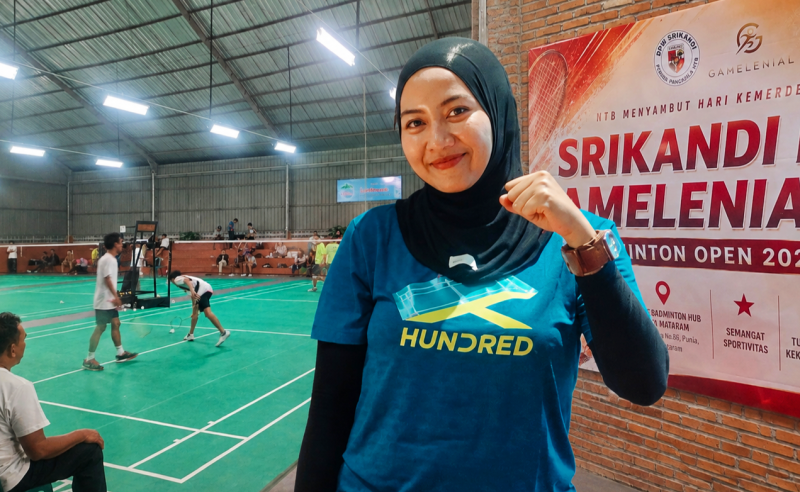 Ketua Panitia sekaligus Ketua GAMELENIAL, Cikugea, saat Ditemui di Lokasi Badminton Open 2026 di Kota Mataram.