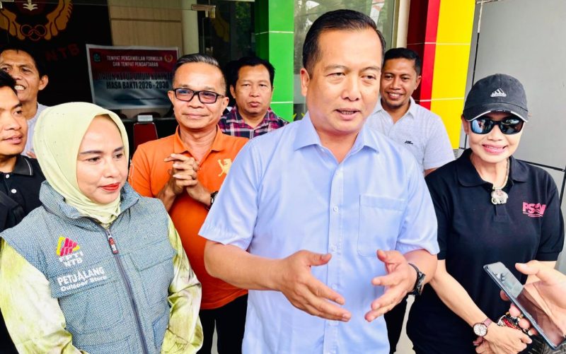Gubernur NTB Lalu Muhamad Iqbal Saat Mendaftar Sebagai Bakal Calon Ketua KONI NTB Periode 2026-2030, Didampingi Sejumlah Ketua KONI Kabupaten/Kota dan Pengurus Cabang Olahraga (Cabor).