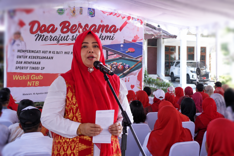 Wakil Gubernur NTB Hj. Indah Dhamayanti Putri Menyampaikan Sambutan Dalam Kegiatan Do'a Bersama dan Silaturahmi Masyarakat Bima-Dompu dan NTT Dalam Rangka Memperingati HUT RI ke-81 di Pendopo Wakil Gubernur NTB, Mataram, Selasa (18/8/2026).
