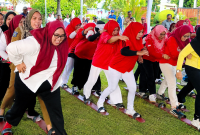 Warga Bima-Dompu dan NTT Antusias Mengikuti Berbagai Perlombaan Dalam Rangka Memeriahkan HUT RI ke-81 di Halaman Pendopo Wagub NTB, Selasa (18/8/2026).