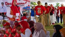 Masyarakat Bima-Dompu dan NTT Mengikuti Rangkaian Do'a Bersama dan Lomba Tradisional Dalam Peringatan HUT ke-81 Kemerdekaan RI di Halaman Pendopo Wagub NTB, Mataram.