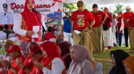 Masyarakat Bima-Dompu dan NTT Mengikuti Rangkaian Do'a Bersama dan Lomba Tradisional Dalam Peringatan HUT ke-81 Kemerdekaan RI di Halaman Pendopo Wagub NTB, Mataram.